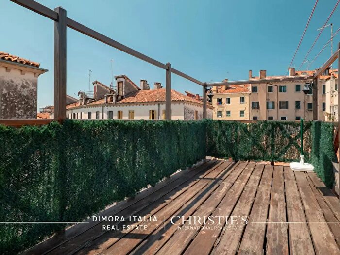 Appartamento quadrilocale in vendita in Campo di Ghetto Nuovo, Venezia