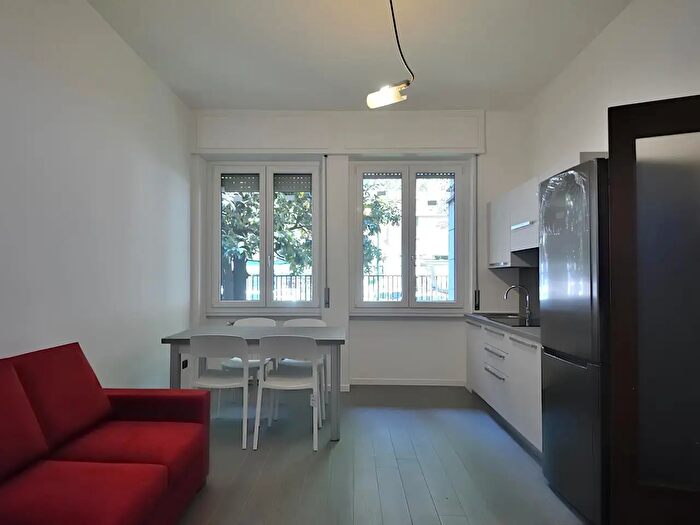 Appartamento quadrilocale in vendita in Via Ronchi, Milano