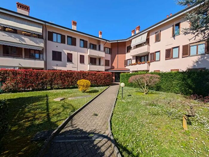 Appartamento trilocale in vendita in Via Marzo, Cavenago Di Brianza