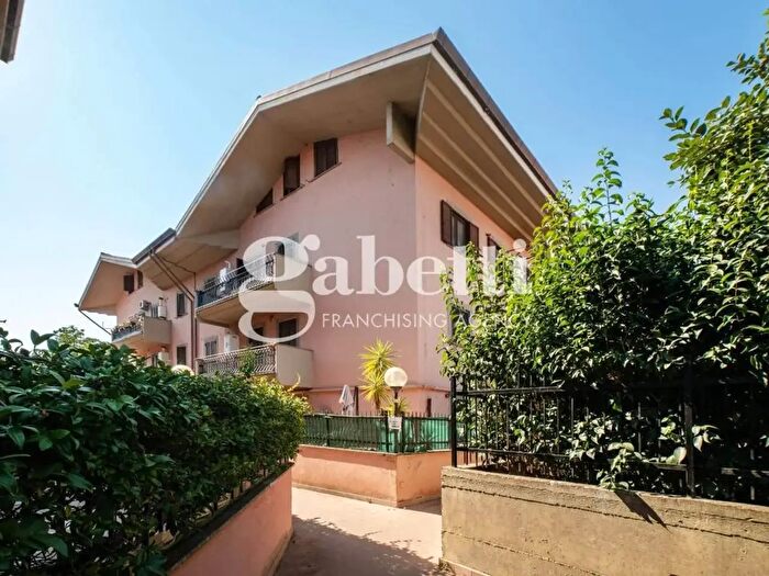 Appartamento trilocale in vendita in Via Nettunense Vecchia, Marino