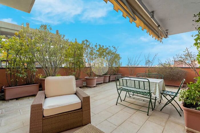 Appartamento con 5 locali in vendita in Via Nicola Romeo, Milano