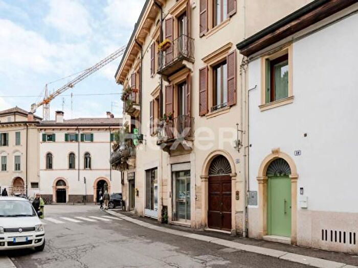 Appartamento trilocale in vendita in Via Muro Padri, Verona