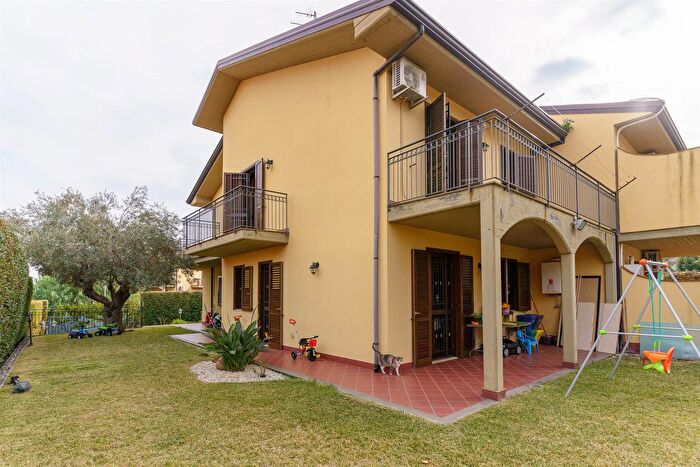 Casa con 5 locali in vendita in Giacomo Leopardi, Viagrande