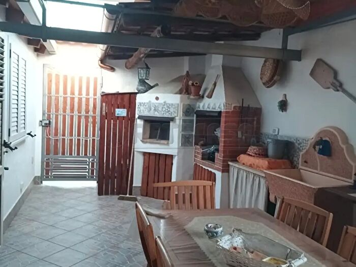Casa con 8 locali in vendita in Campobello Di Mazara