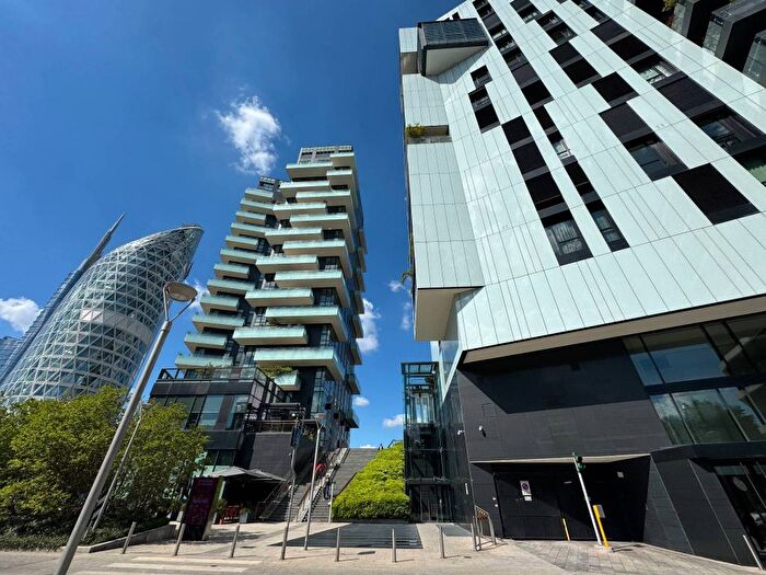 Appartamento trilocale in affitto in Via Joe Colombo, Porta Nuova, Milano
