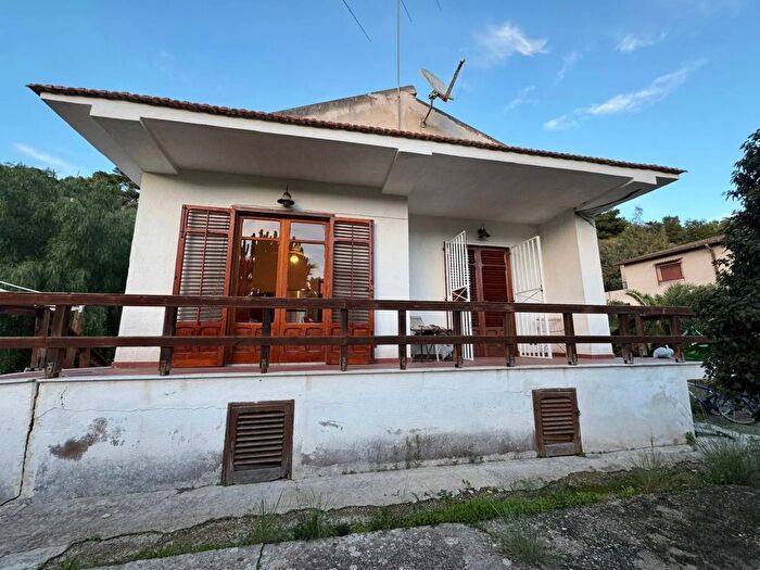 Casa quadrilocale in vendita in Viale Minosse Cattolica Eraclea, Cattolica Eraclea