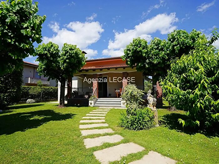 Casa con 5 locali in affitto in Via Carrara, Forte Dei Marmi