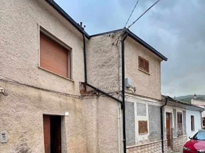 Appartamento trilocale in vendita in Largo Vittorio Alfieri, Lecce Nei Marsi