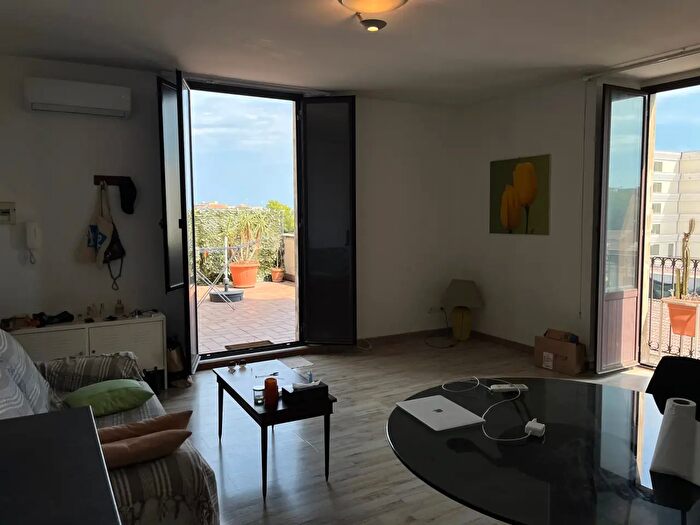 Appartamento trilocale in affitto in Via Alcalà, Catania