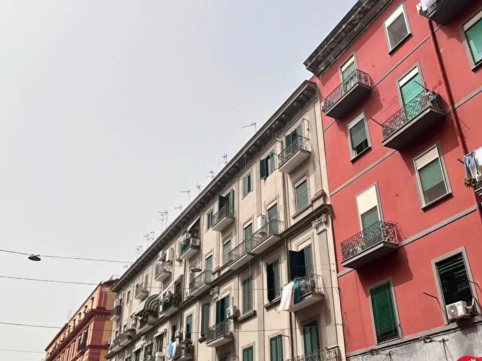 Appartamento trilocale in affitto in Via Nazionale, Napoli