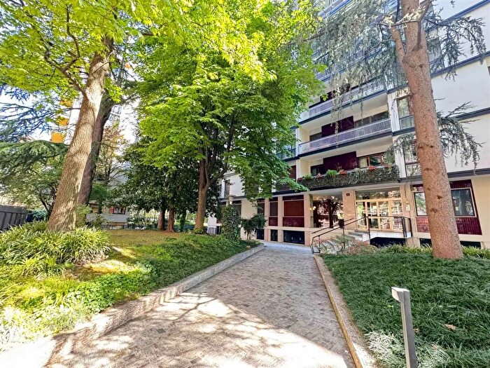 Appartamento con 6 locali in vendita in Via Privata delle Stelline, Milano