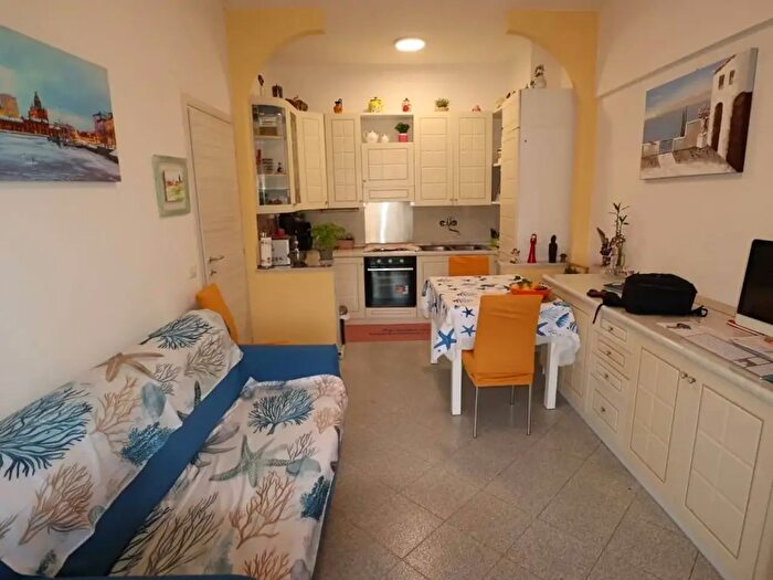 Appartamento bilocale in vendita in Via Colombo, Andora
