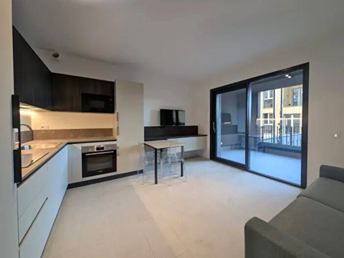 Appartamento bilocale in affitto in Via Monte Nevoso, Milano