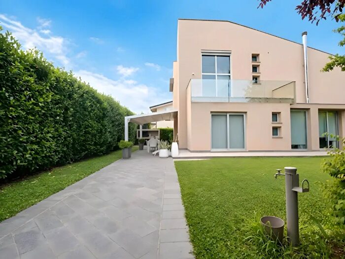 Casa con 6 locali in vendita in Fucecchio