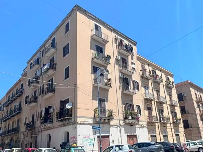 Appartamento trilocale in affitto in Via Filippo G B Basile, Palermo