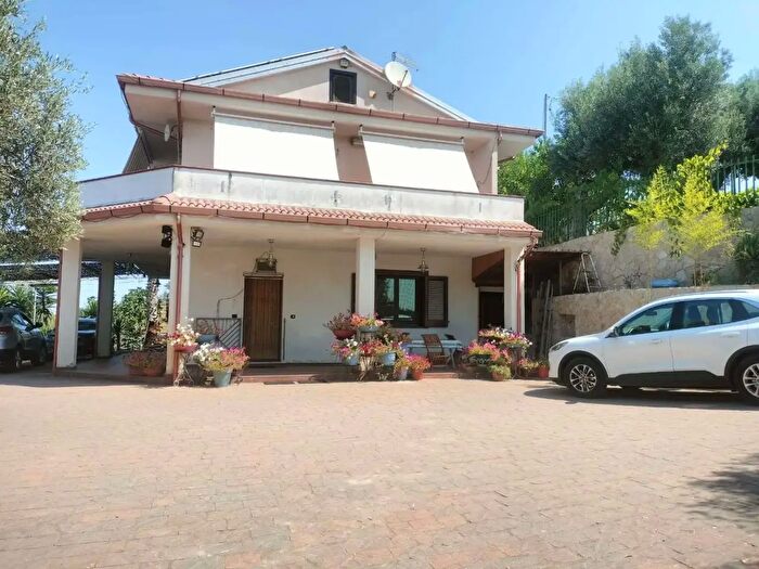 Casa quadrilocale in vendita in Contrada Mussano, Cosenza