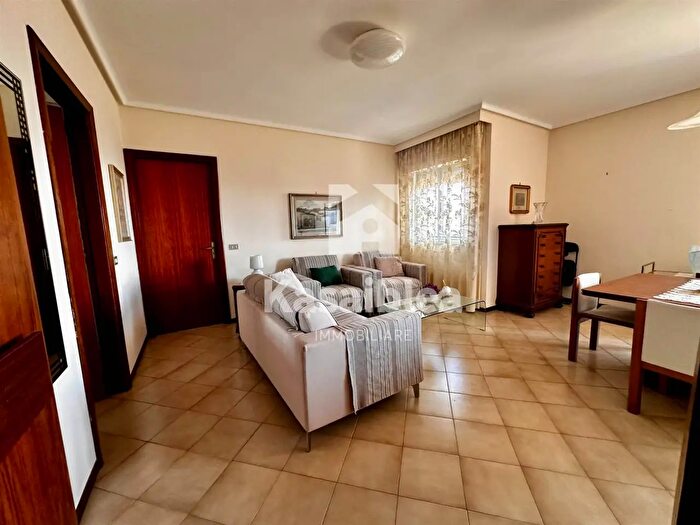 Appartamento con 5 locali in vendita in Via Domenico Cimarosa, Ragusa