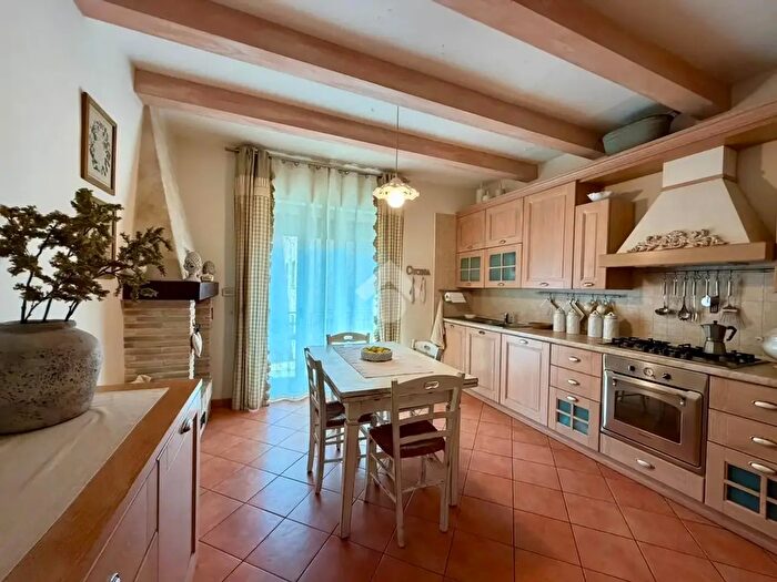 Appartamento con 5 locali in vendita in Via Bellucci, Gubbio