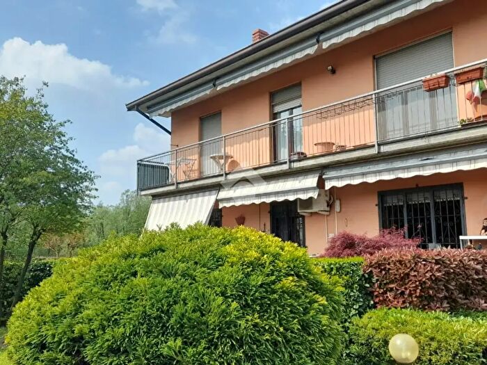 Appartamento trilocale in vendita in Via Fornacetta, Inverigo