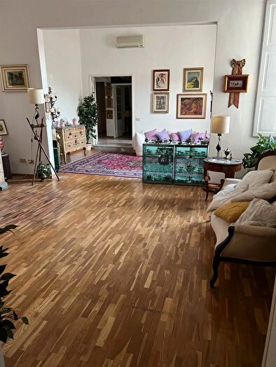 Appartamento con 6 locali in vendita in Firenze