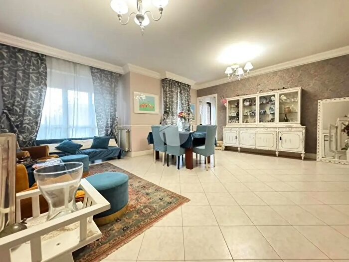 Appartamento quadrilocale in vendita in Via Bruno De Finetti, Roma