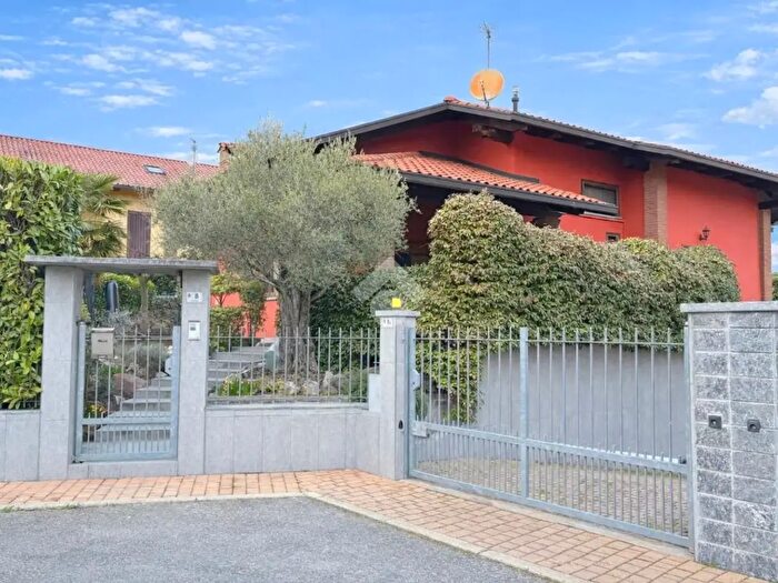 Casa con 7 locali in vendita in Via Giuseppe Verdi, San Francesco Al Campo