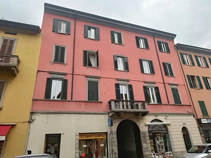 Appartamento trilocale in vendita in Como