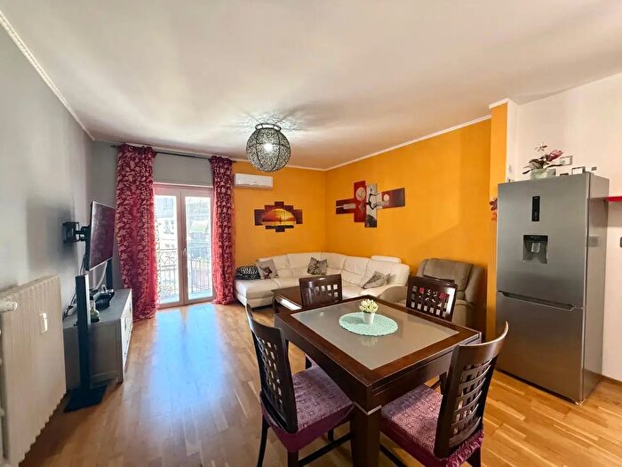 Appartamento trilocale in vendita in Via Alessandro Malladra, Roma
