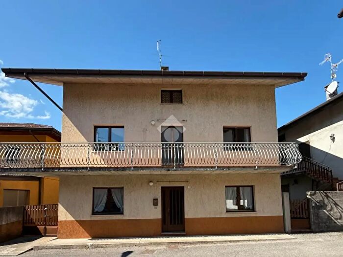 Casa quadrilocale in vendita in Via Giosuè Carducci, Villa Santina