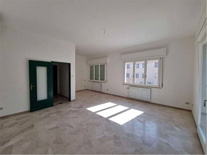 Appartamento quadrilocale in affitto in Valletta Paiolo, Mantova