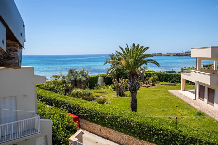 Casa con 8 locali in vendita in Via Taormina, Siracusa