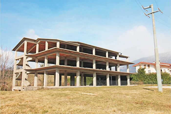 Casa con 10 locali in vendita in Gallinaro