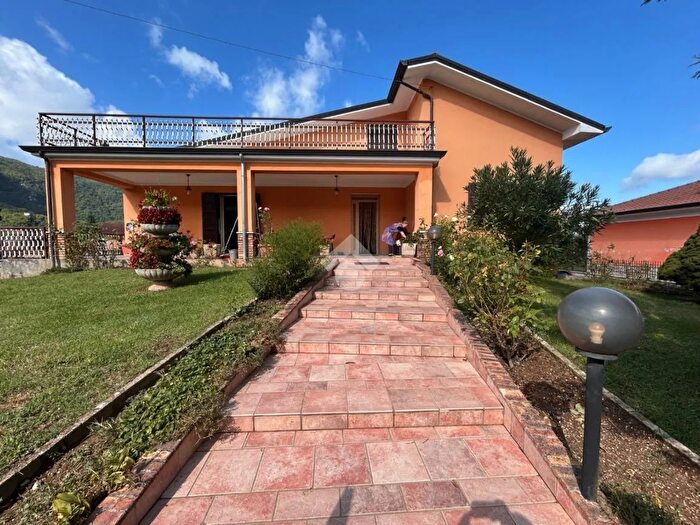 Casa con 9 locali in vendita in Via Roma, Villa Latina