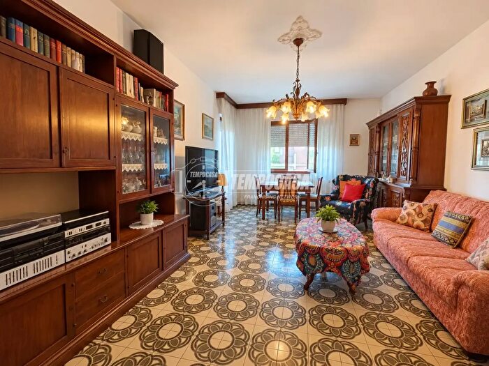 Appartamento quadrilocale in vendita in Via Magliano, Massa