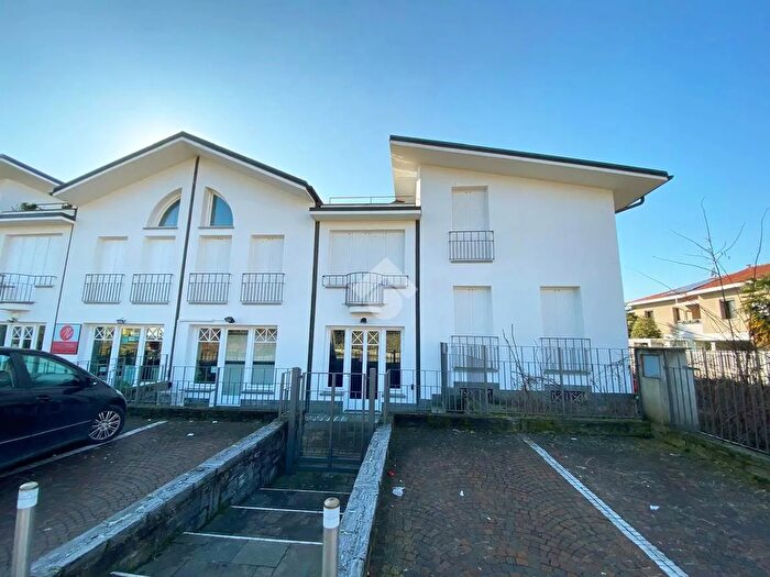 Casa con 6 locali in vendita in Via Gaggiolo, Samarate