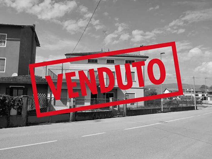 Casa con 6 locali in vendita in Arba