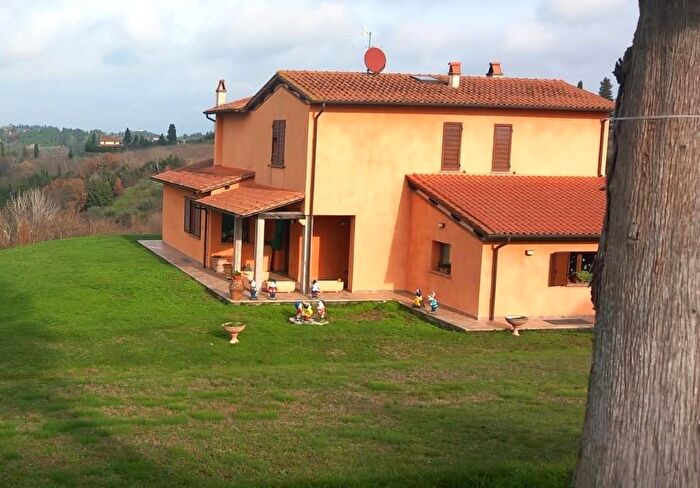 Casa con 9 locali in vendita in San Miniato