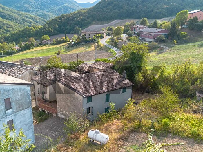 Casa quadrilocale in vendita in Località Ferretti, Vernasca