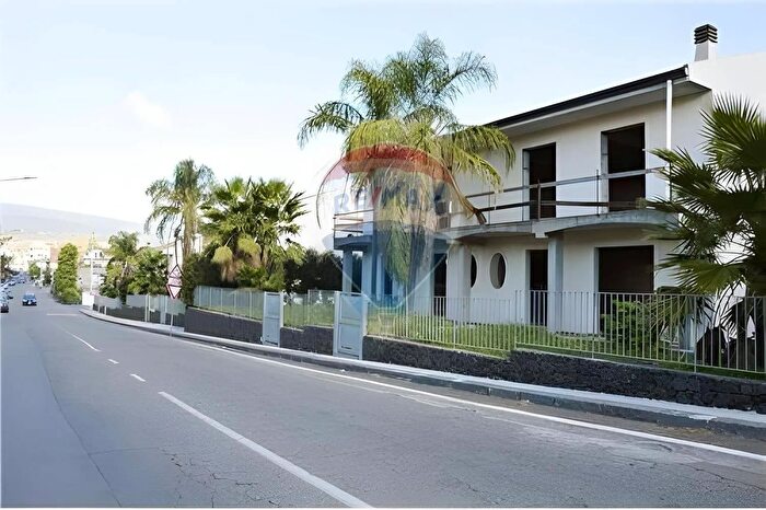 Casa con 7 locali in vendita in Via Provinciale, Santa Venerina