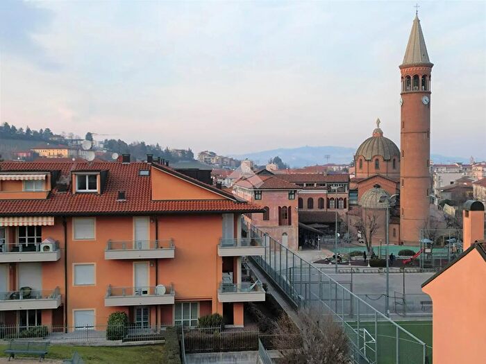 Appartamento bilocale in vendita in Strada Croci, Alba