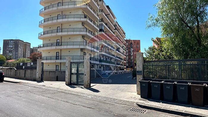 Appartamento con 5 locali in vendita in Via XXXI Maggio, Catania
