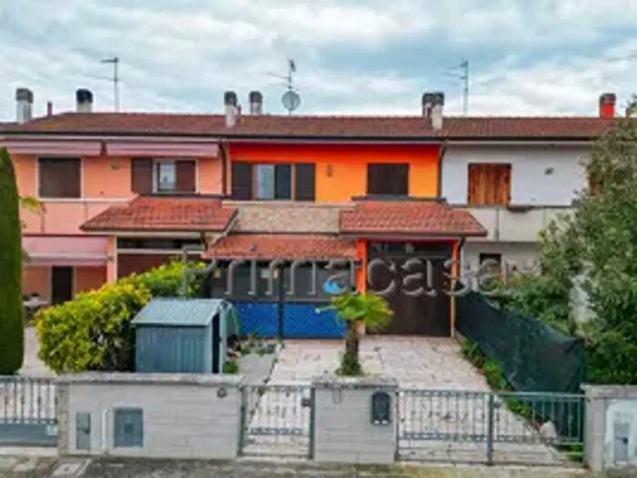 Casa con 6 locali in vendita in Via Luigi Furga, Canneto SullOglio