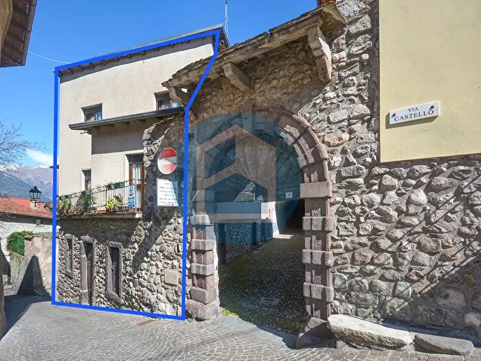 Casa quadrilocale in vendita in Via Castello, Bienno