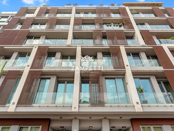 Appartamento trilocale in vendita in Via Monviso, Milano