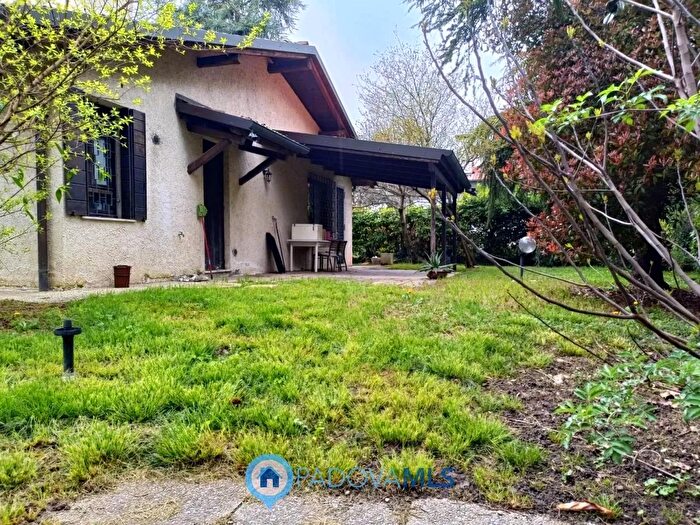 Casa con 6 locali in vendita in Via Friuli, Selvazzano Dentro