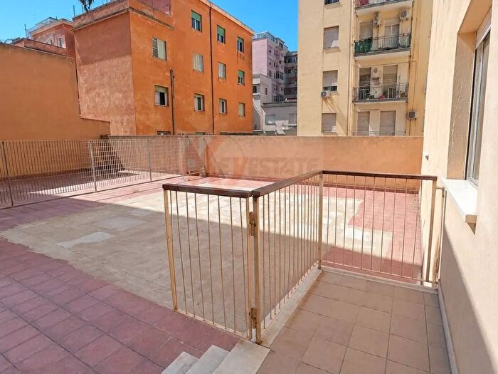 Appartamento con 8 locali in vendita in Via Amendola l, Sassari
