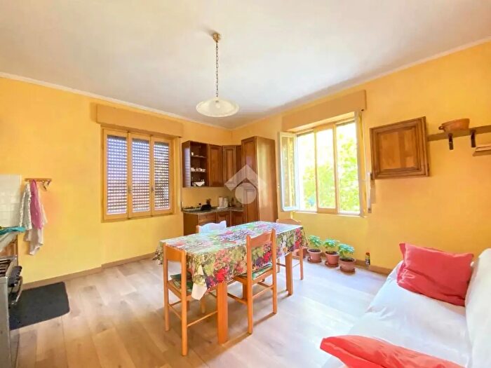 Casa con 8 locali in vendita in Frazione S Michele, Morfasso