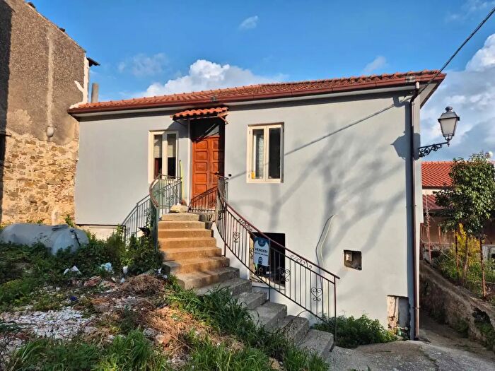 Appartamento trilocale in vendita in Via Regina Margherita, Ogliastro Cilento