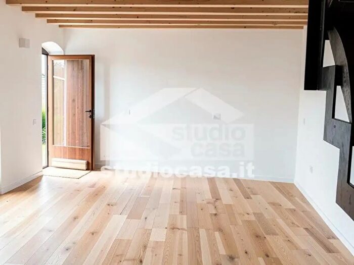 Casa trilocale in vendita in Via Piave, Stezzano