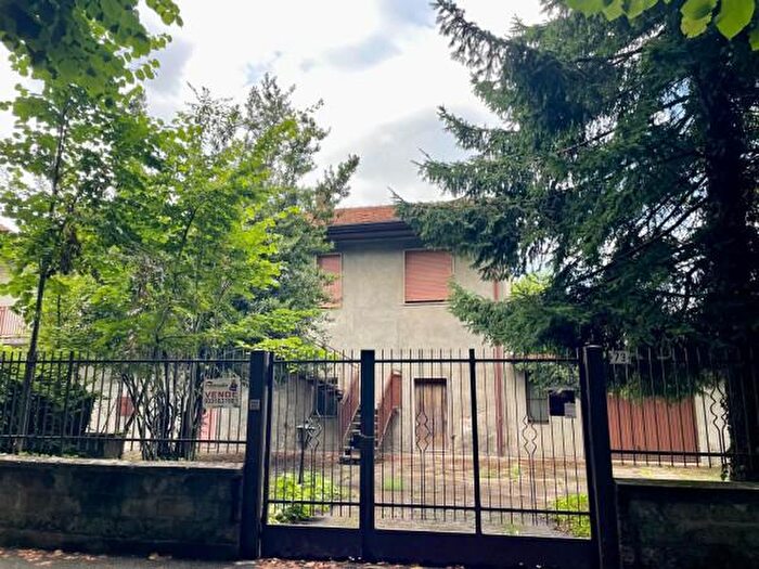Appartamento trilocale in vendita in Viale Guglielmo Marconi, Tradate